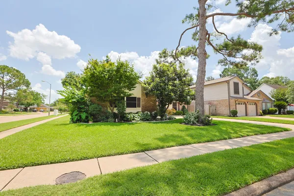 8638 LAKE CRYSTAL DR