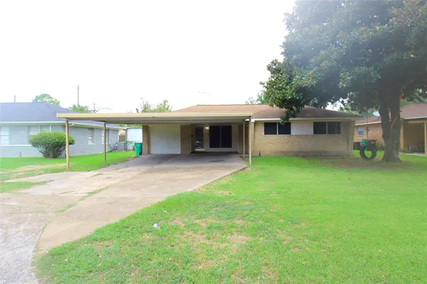 402 CHANDLER DR