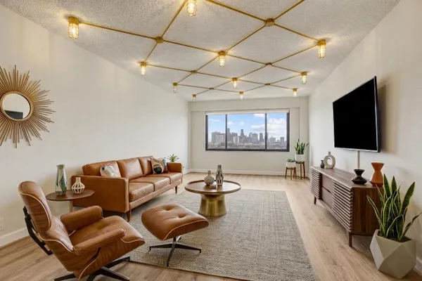 1400 HERMANN DR 15D
