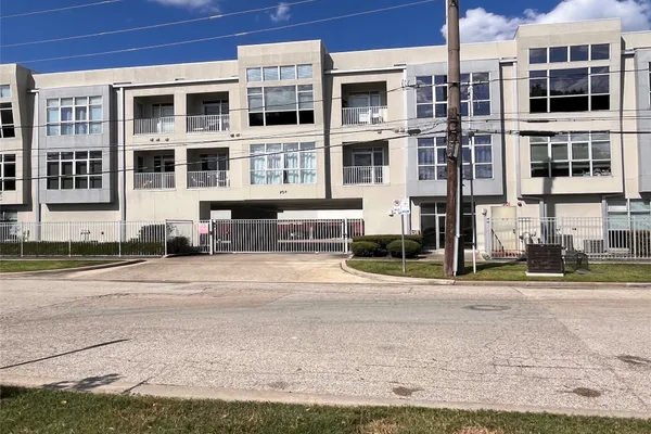207 PIERCE ST 206