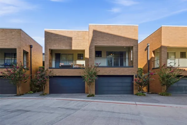 2604 MUSEUM WAY 2106