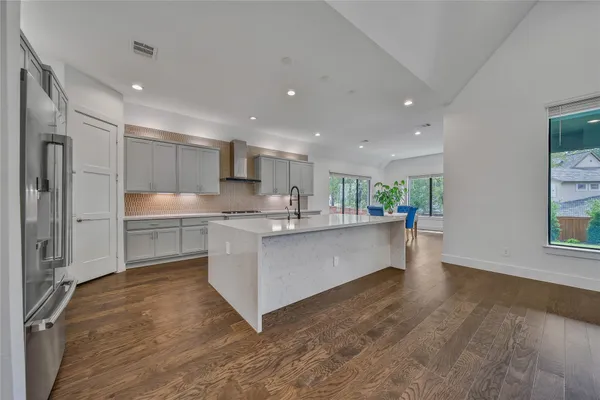 115 OAK ESTATES DR