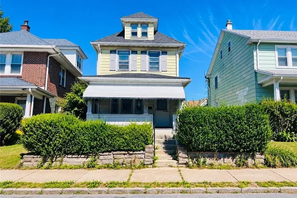 205 W MUIR AVE