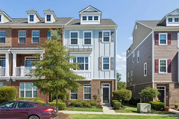 4945 SETTLERS MARKET BLVD