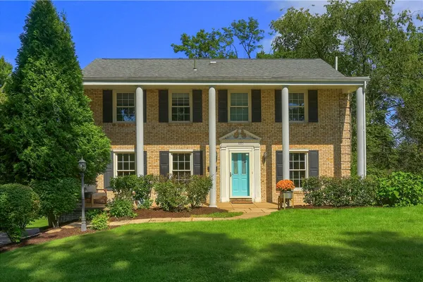 1225 MONTCLAIR DR