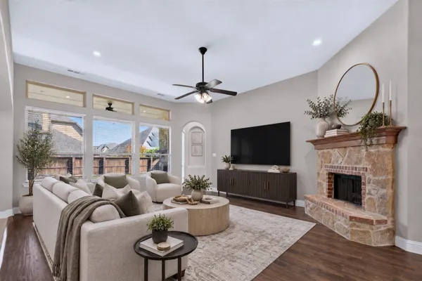 440 GARRISON CIR