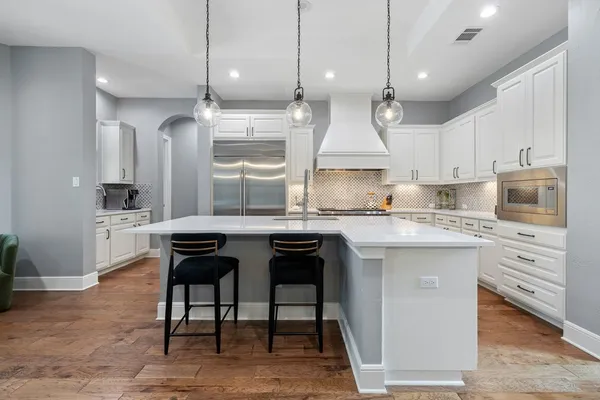 320 BISSET CT