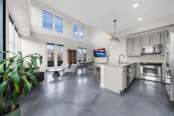 2323 POLK ST ST 306