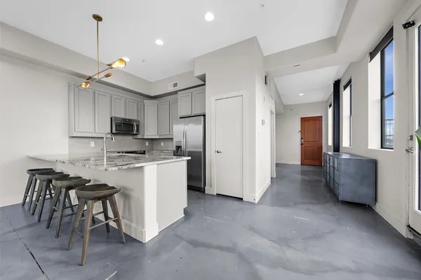 2323 POLK ST ST 306
