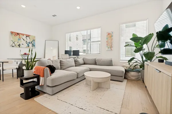 427 W 10TH ST 201