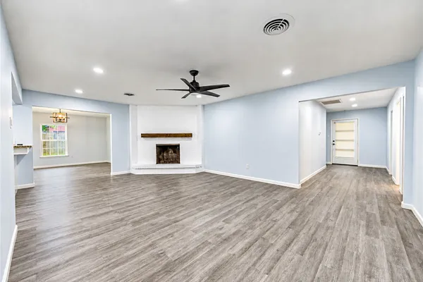910 CEDAR LN