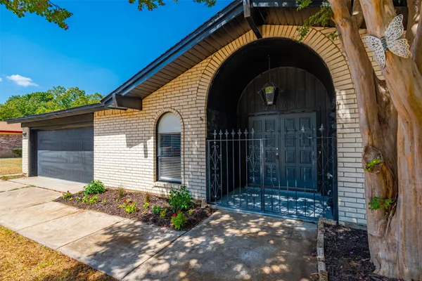 2105 COTTIE LN
