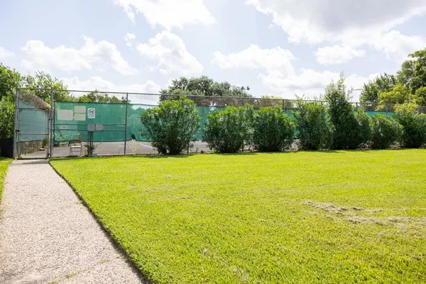 9517 FONDREN RD
