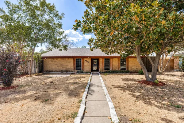 1519 CREEKWOOD LN