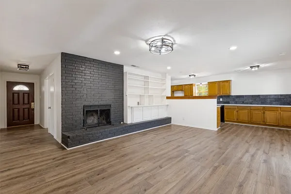 1519 CREEKWOOD LN