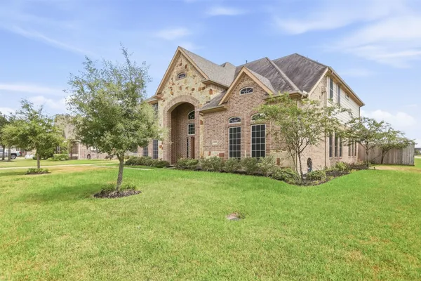 4002 BROADMOOR DR