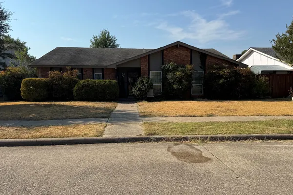 2706 GAYLE DR