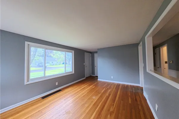 107 E DAUENHAUER ST