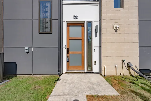 145 N HENDERSON AVE 102
