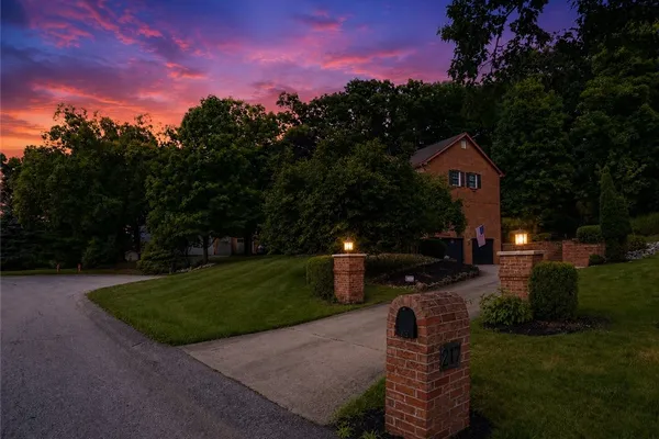 217 LA GRANDE DR
