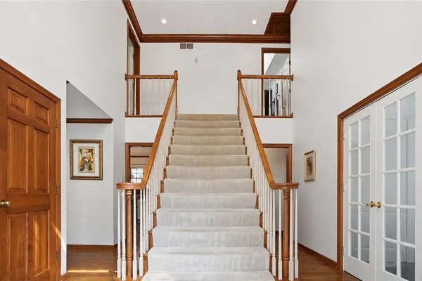 217 LA GRANDE DR