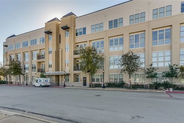 201 W LANCASTER AVE 208