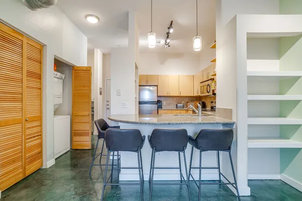 201 W LANCASTER AVE 208