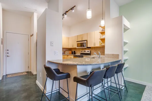 201 W LANCASTER AVE 208
