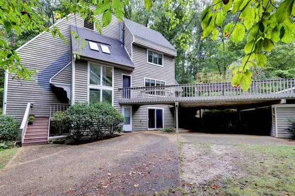 411 HEMPSTEAD RD