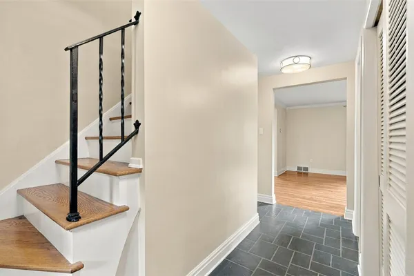 550 CLAIR DR