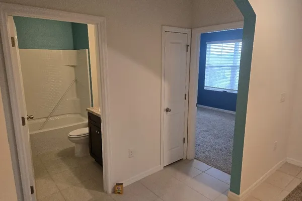 559 W RUNYON LOOP