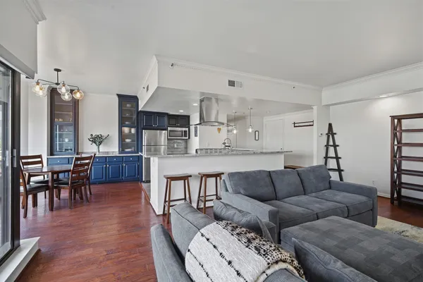 3030 MCKINNEY AVE 404