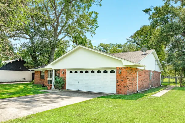 232 WAYNE DR