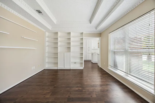 900 ROSEWOOD CT