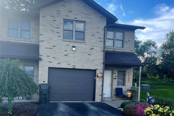 110 MEADOWVIEW DR