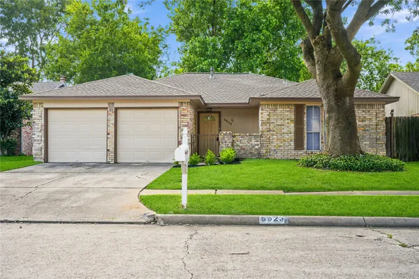 6523 LA VIOLETTA DR