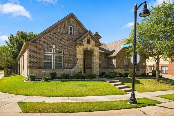506 LONGFELLOW LN