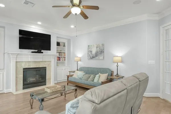 2427 N MYSTIC MDW
