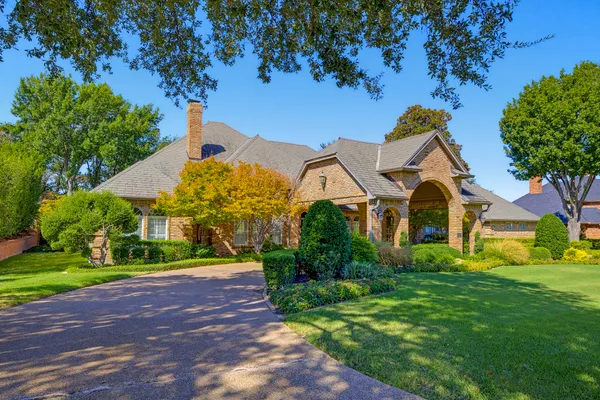6200 FOREST HIGHLANDS DR