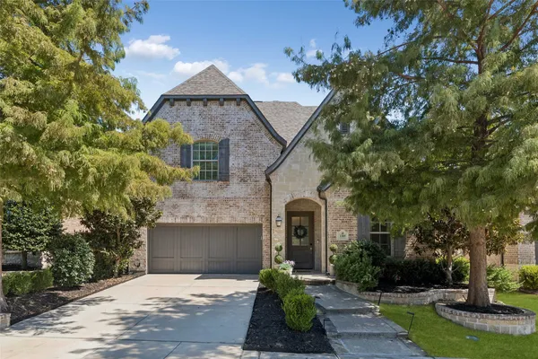 2309 LESLIE LN