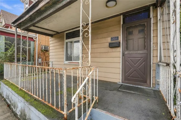 306 E 11TH AVE