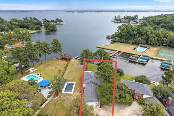 201 LAKE WALDEN CV