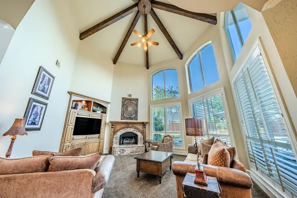 3 LANTERN DR