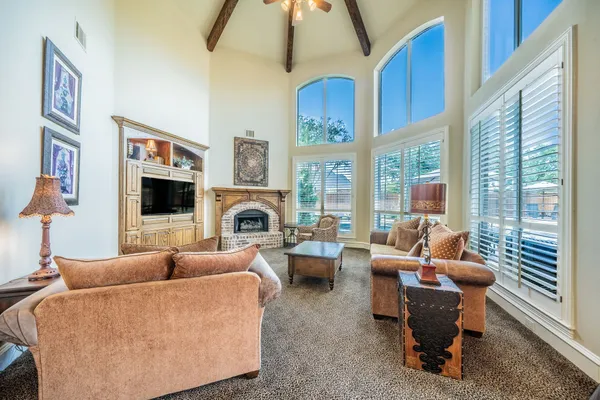 3 LANTERN DR