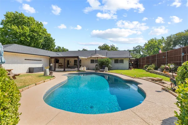 549 SELLMEYER LN