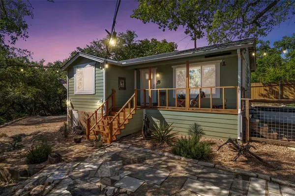 1403 MINNIE DR