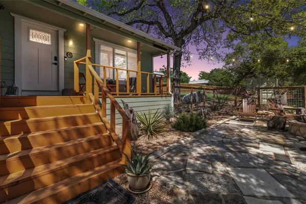 1403 MINNIE DR