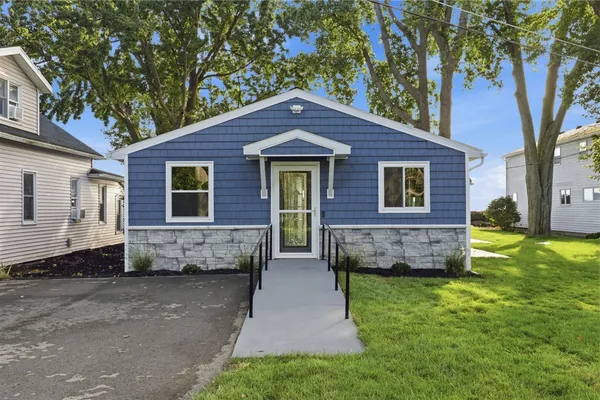 53 LAKESIDE BLVD