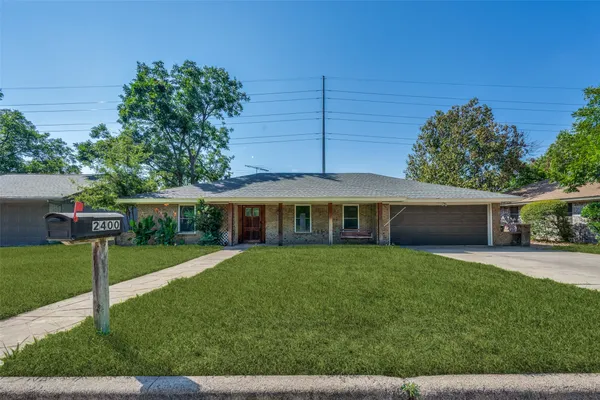 2400 W LAVENDER LN