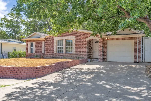 1314 E LOVERS LN